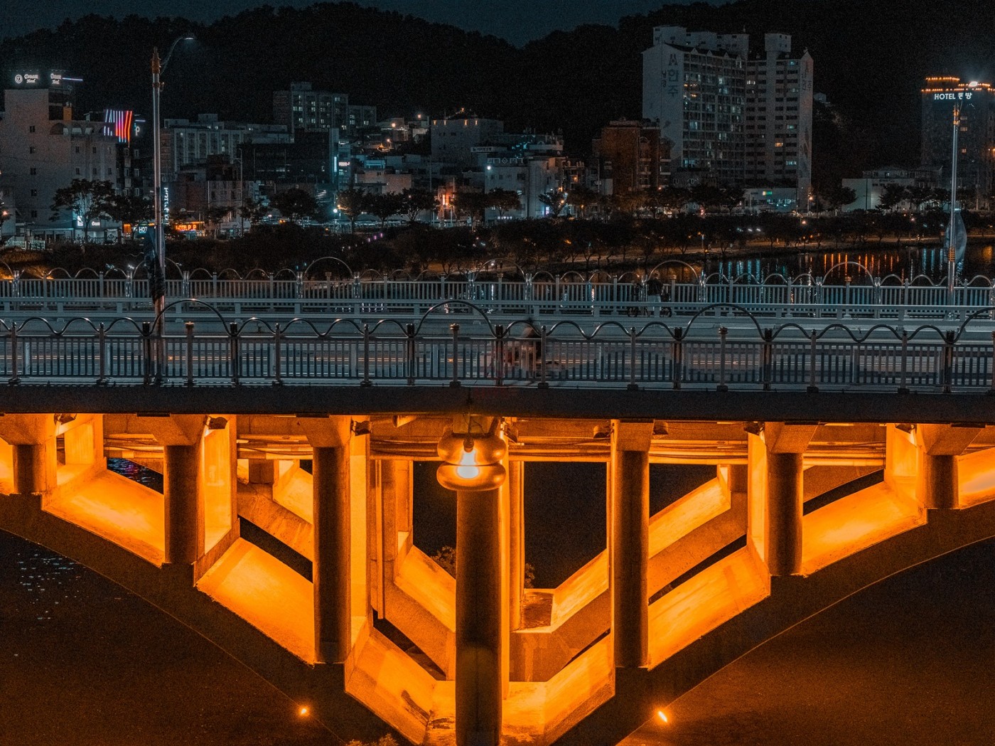 DJI_20260820193740_0409_D_1600x1199.jpg